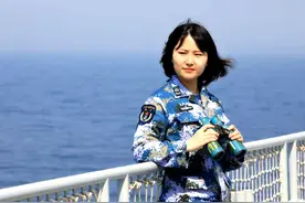 妈妈总在微信里给兵女儿分享自己唱的军歌，女儿明白后泪流满面图片
