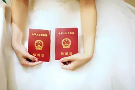 新婚一年，小伙才发现妻子“不对劲”，婚宴的女方家属竟全是“临时演员”图片