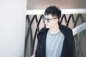 黄景瑜家里的条件背景 为什么会走红？视频封面