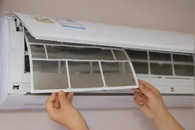 空调不洗全是灰尘细菌，手把手教你自己洗，拆开看了才知道有多脏视频封面