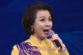 京剧程派名家迟小秋《海港》，伴奏由钢琴弦乐五重奏视频封面