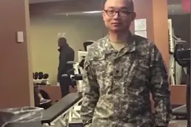 华裔科学家为美军效忠2年，结果收到一纸开除令，尽忠不成遭驱逐视频封面