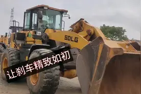 铲车干着活突然没刹车了，小伙这样调试，让制动效果回到巅峰状态视频封面