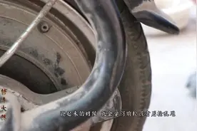 电车行驶中，后车轮突然左右乱甩怎么办？什么原因造成的？视频封面