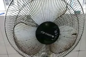 不管电风扇多脏，教你不用拆下清洗，几分钟变得干净无灰尘，真棒视频封面