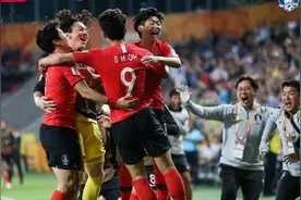 世青赛再爆大冷门！韩国2-1阿根廷神奇出线，集体鞠躬谢球迷！视频封面