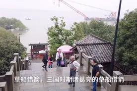 有人说岳阳是最好观看洞庭湖的地方，站上高大的城墙，湖边也好玩视频封面