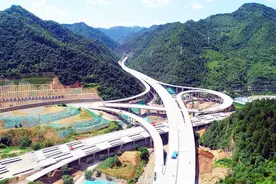 宝鸡太白到凤县的高速进度过半，明年通车，记者带你看现场视频封面