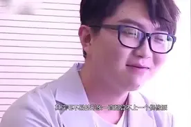 有一种整容叫毛不易摘掉眼镜，整个人脱胎换骨，秒变男神视频封面