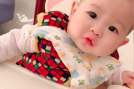 9个月宝贝看到妈妈下班回来，兴奋得脱口就叫妈妈，太暖心了视频封面