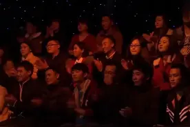 女孩暴饮暴食，一顿饭吃11碗拌面和4斤汉堡，上台后苗条又漂亮视频封面
