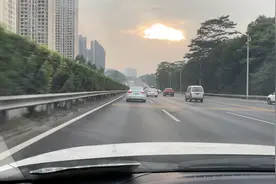 换了一块档风玻璃后，开车头晕视频封面