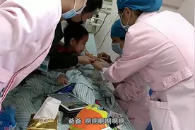 护士姐姐打针，血管找的好辛苦，四个人一起上～视频封面