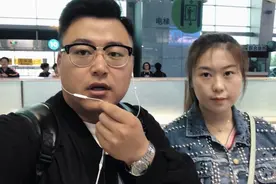 小情侣早上四点半到大连机场要去哪？顺便带你体验下登机的流程视频封面
