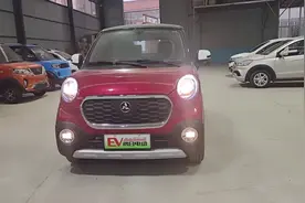 一款豪华老年代步车介绍给大家，看看内饰外观太漂亮了视频封面