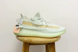 人气超高的350v2亚洲限定，实物配色更为清爽视频封面