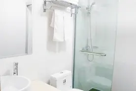 酒店卫生间为什么都是透明玻璃的，答案肯定和你想的不一样