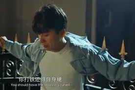 我给你两百，你把我放下来！我给你一千你告诉我你是怎么上去的视频封面