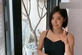 最美伴娘赵奕欢参加婚礼超帅，和新娘合照秀大长腿视频封面