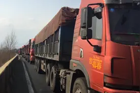 山西大同市灵丘高速公路堵车严重视频封面