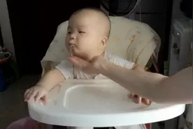宝宝九个月仍吐奶严重怎么办？本想记录第一次叫爸爸，结果又吐了视频封面