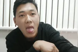 吃耳屎到底会不会变“哑巴”，事实证明老话说的是对的视频封面