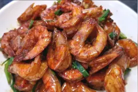 简单的食材最家常做法姜葱爆大虾，出锅香气四溢，吃着特解馋视频封面