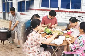 表妹想吃嫂子炖的排骨，胖嫂立马买一百块钱，表妹：炖这一盆就行视频封面