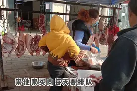 邹城实拍  农村香城大集最火的一家肉食店，大家都在排队等待付钱视频封面