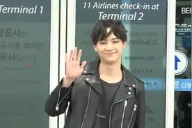 韩国人气男团GOT7 JB，为参加SS20男装秀，现身机场帅气微笑招手视频封面
