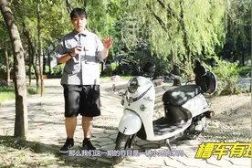 小刀米尚电动轻便类摩托车试驾，2700元的经典小龟车型表现中庸视频封面
