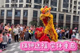 街头一景，别来无恙，糊涂员外带你看舞狮视频封面