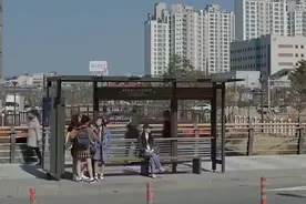 你永远都不知道自己的女神在别人面前有多主动（偷笑）视频封面