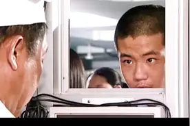 山里的穷孩子只打饭不要菜，同学的做法很暖心视频封面