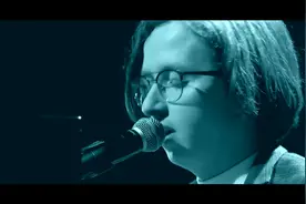 国外好声音现场 眼睛小伙翻唱 - Way Down We Go 实力惊人视频封面