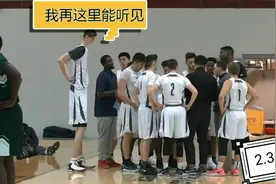 16岁男孩从小练习篮球，身高2.31，比队友高2个人头。视频封面
