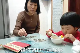 大晚上姥姥突然想吃雪糕，妈妈二话不说就下楼，买了两大袋好吃的视频封面