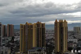 航拍渝湘贵三省交界县城，渝东南门户视频封面