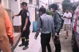 泰国普吉岛明哥邻居家大闯进一头巨蜥，看看泰国人是怎么处理的。视频封面