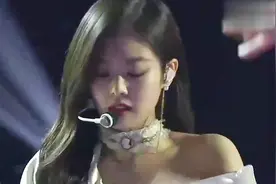 JENNIE珍妮 “SOLO”第33届金唱片现场，粉丝秒变疯狂视频封面