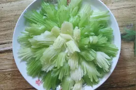 家庭版凉菜拼盘，一分钟学会，从此在朋友面前风光无限哟。