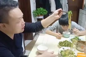 用鸡蛋，菠菜，粉条，这样做小素菜，一星期吃7次，给肉都不换。视频封面