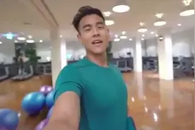 当彭于晏在健身房遇到张钧甯，这搞怪停不下来！俩人也太逗了！视频封面