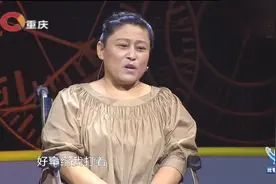 42岁女子离婚后，竟带着前夫跟孩子一起征婚，不料真有人找上门来视频封面