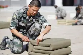 中国军人叠豆腐块被子，美军看到效仿，半年后一论证腾空出世！视频封面
