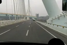 穿越大桥，西南科技大学城市学院，美女众多的大学视频封面