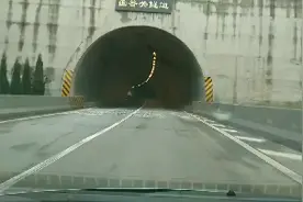 连接中西部两个省城的这条高速，双向八车道，你该骄傲还是羡慕？视频封面