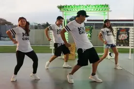 超棒的燃脂Zumba，专治不开心，步伐简单，跳得轻松自如！视频封面