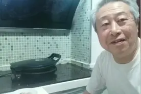 电饼铛还可以这样用，用饼铛热包子，包子变馅饼真香，试试吧视频封面