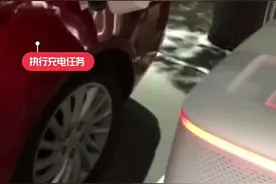 智能充电机器人，实现新能源汽车自动充电。视频封面